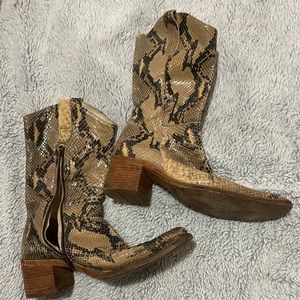 Hype boots, size 7.5